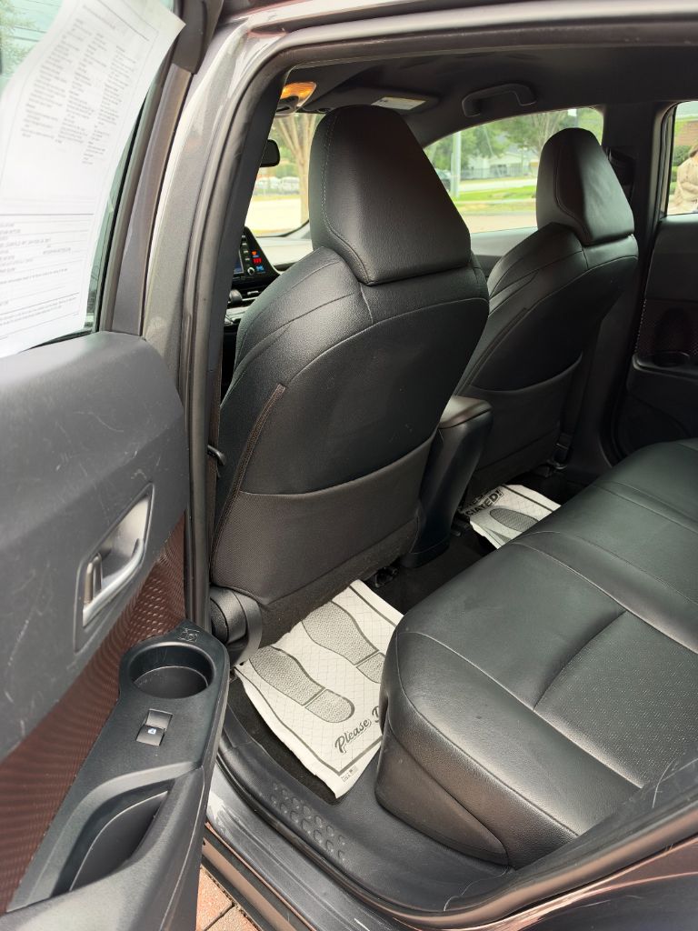 Toyota C-HR photo 14