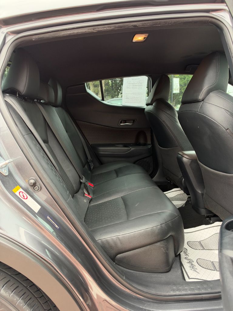 Toyota C-HR photo 13