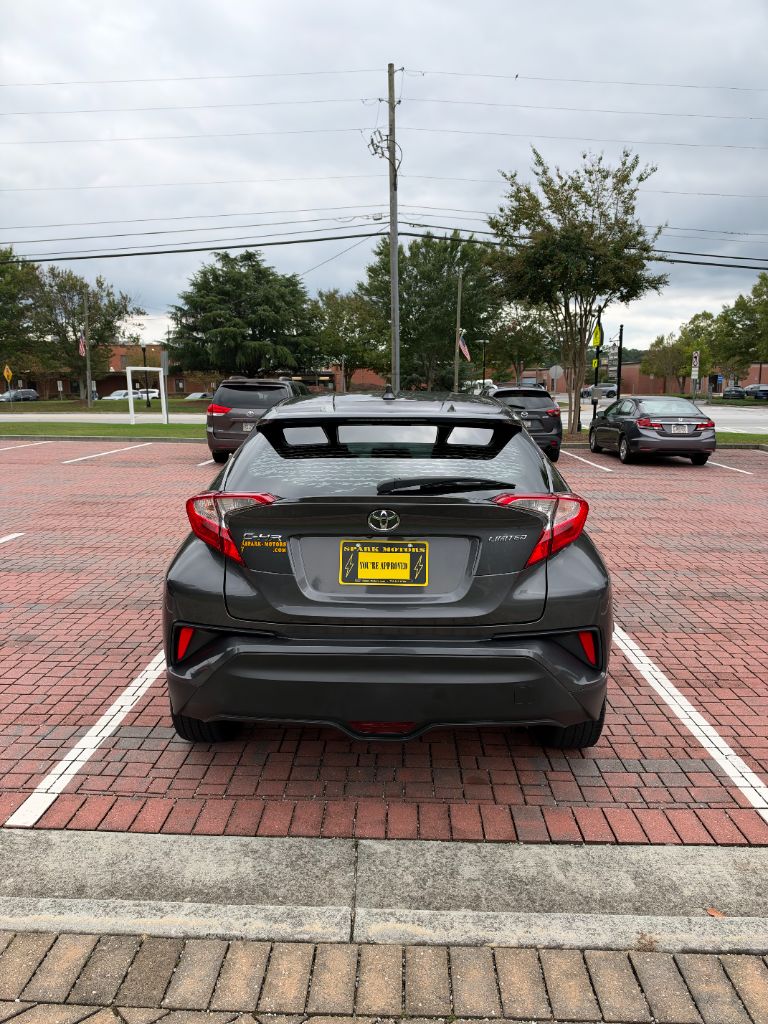 Toyota C-HR photo 22