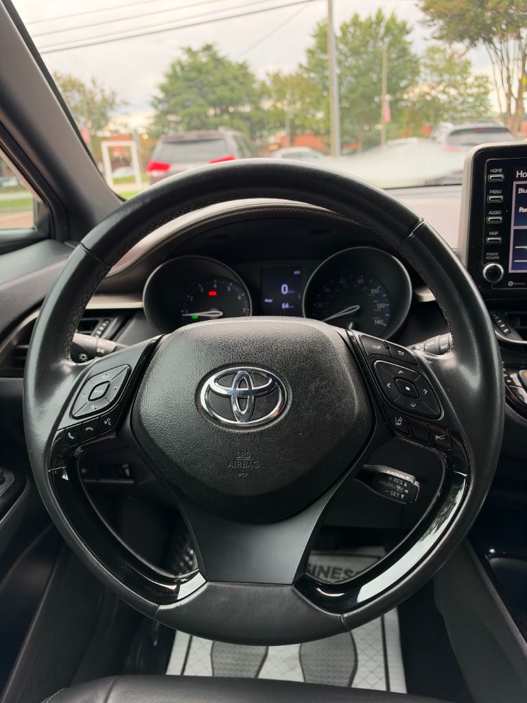 Toyota C-HR photo 17