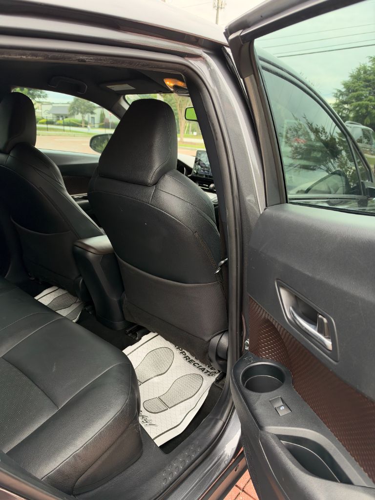 Toyota C-HR photo 12