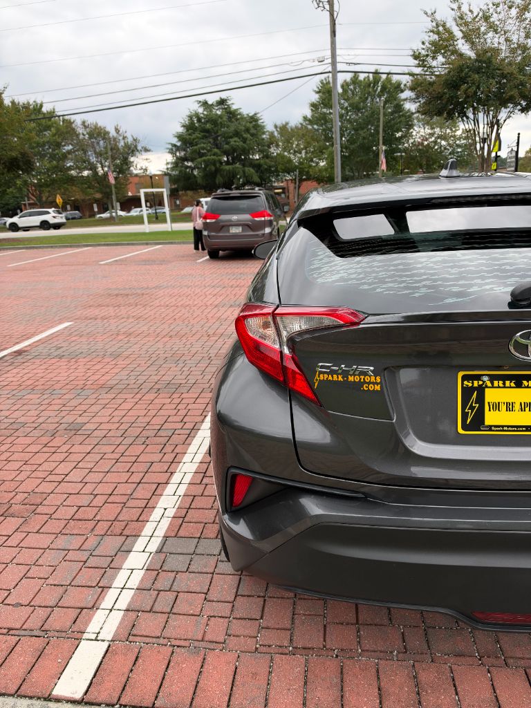 Toyota C-HR photo 24