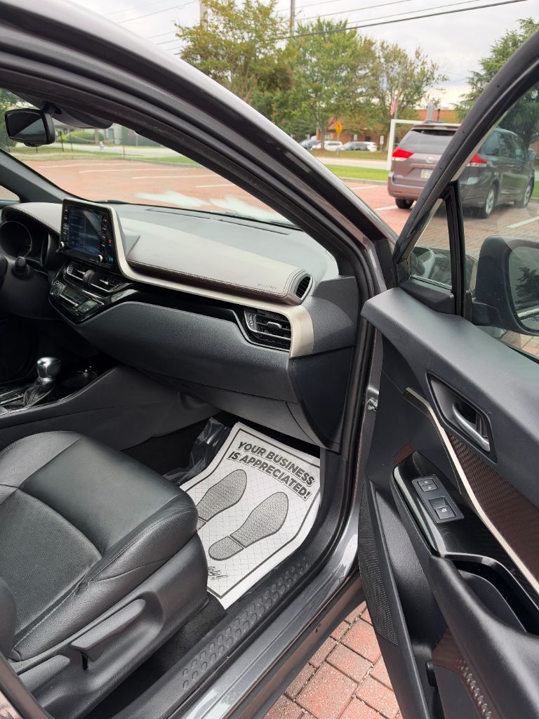 Toyota C-HR photo 10