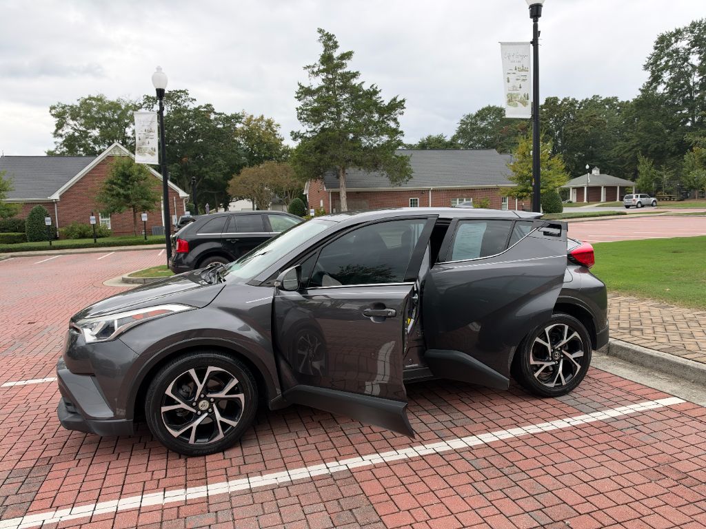 Toyota C-HR photo 6