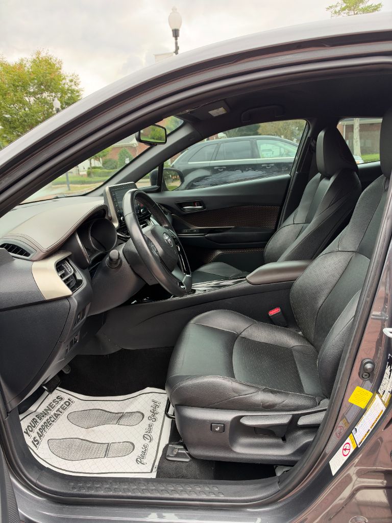 Toyota C-HR photo 9