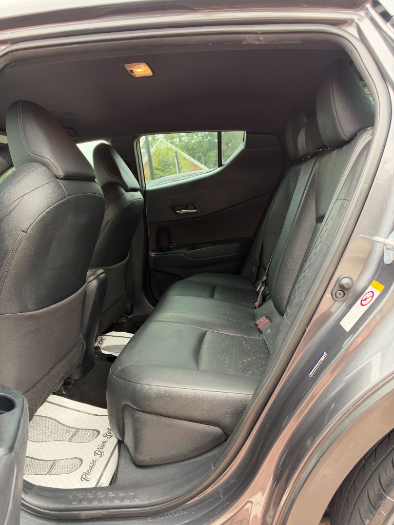 Toyota C-HR photo 15