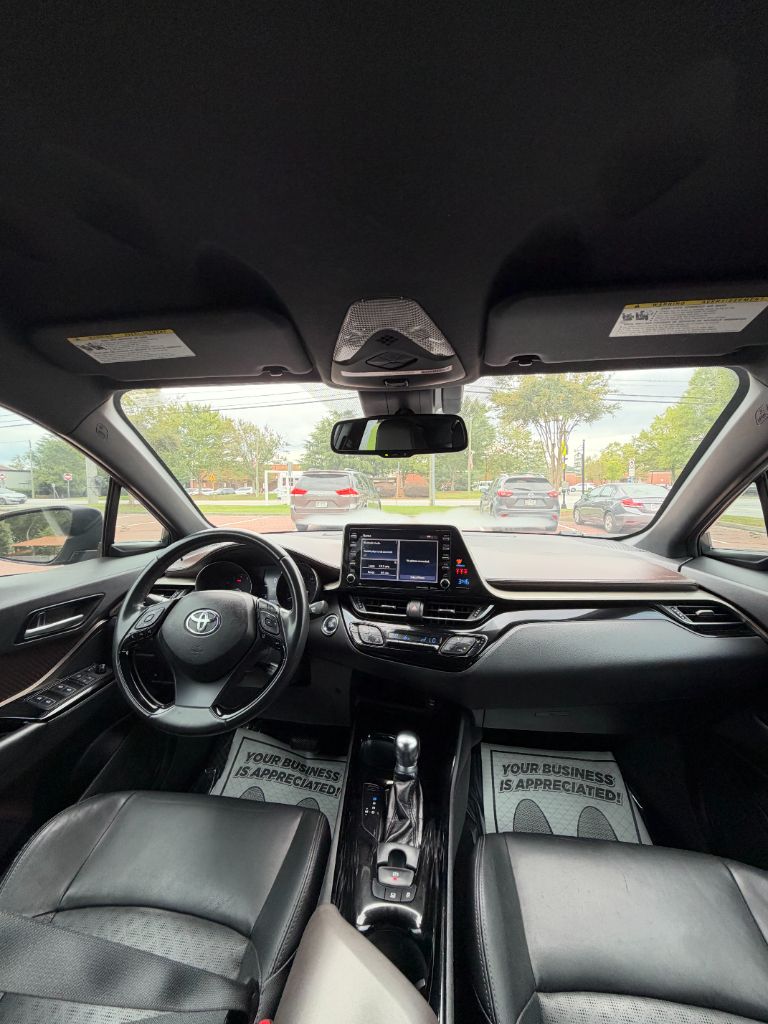 Toyota C-HR photo 16