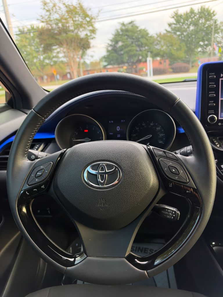 Toyota C-HR photo 17