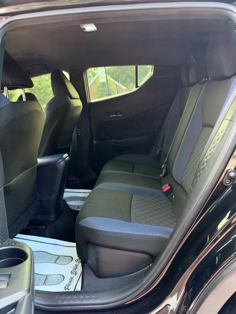 Toyota C-HR photo 15