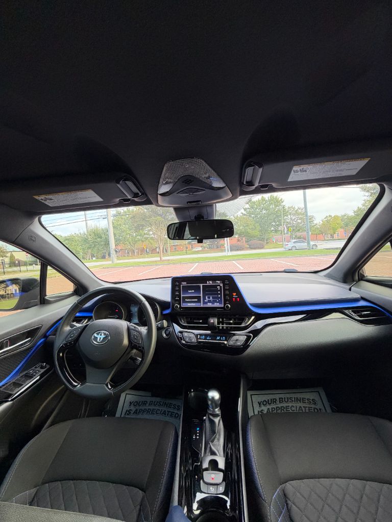 Toyota C-HR photo 16