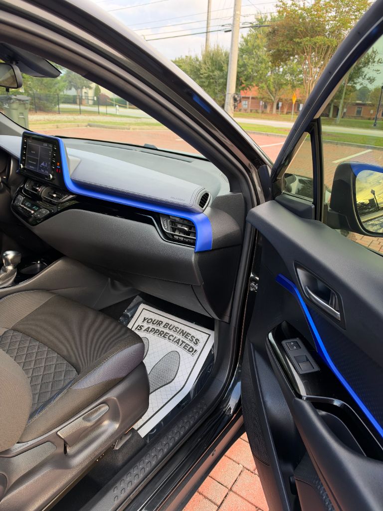 Toyota C-HR photo 10