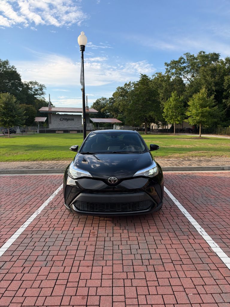Toyota C-HR photo 2