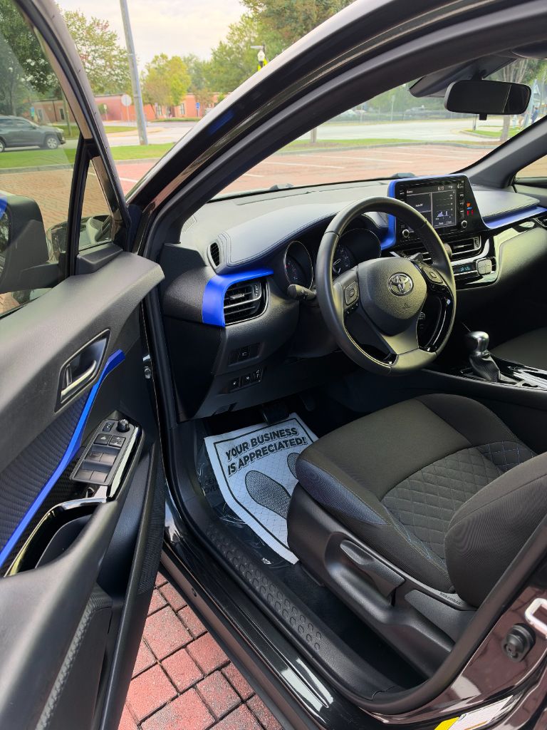 Toyota C-HR photo 8