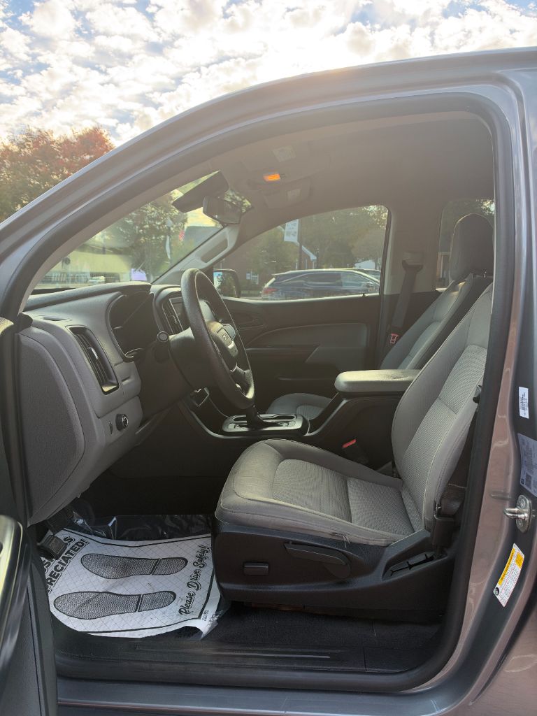 GMC Canyon photo 9