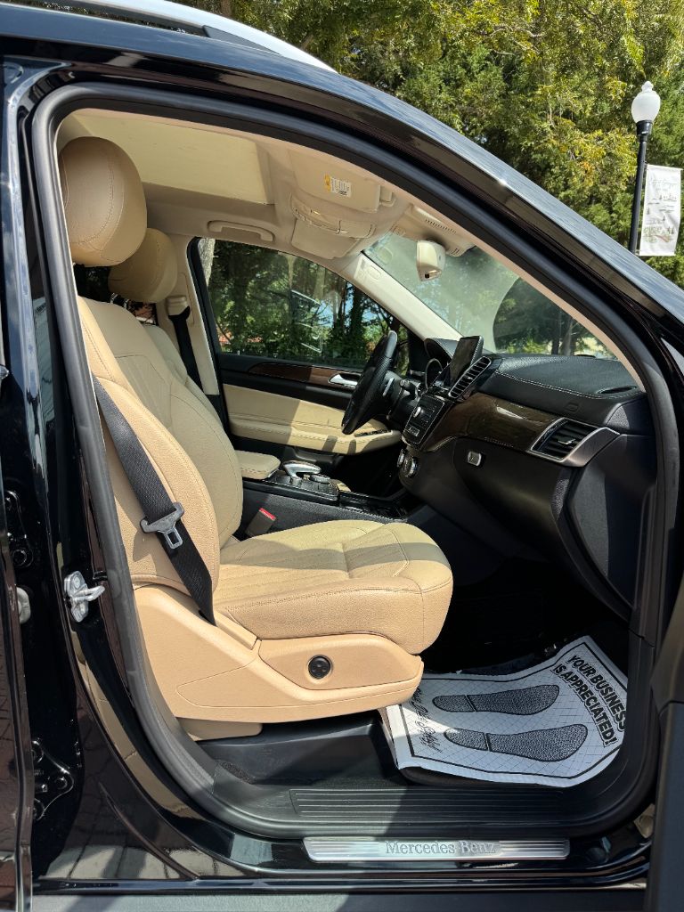 Mercedes-Benz GLS photo 11