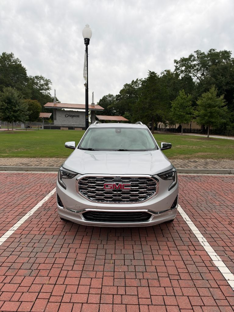 GMC Terrain photo 2