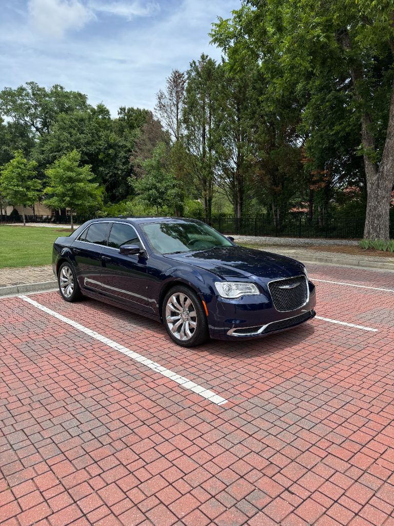 2017 Chrysler 300 Limited's photo