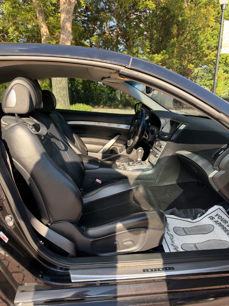 Infiniti G37 photo 11