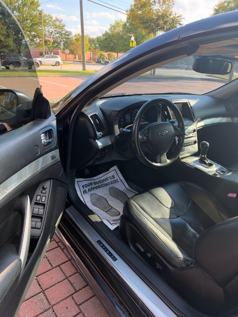 Infiniti G37 photo 8