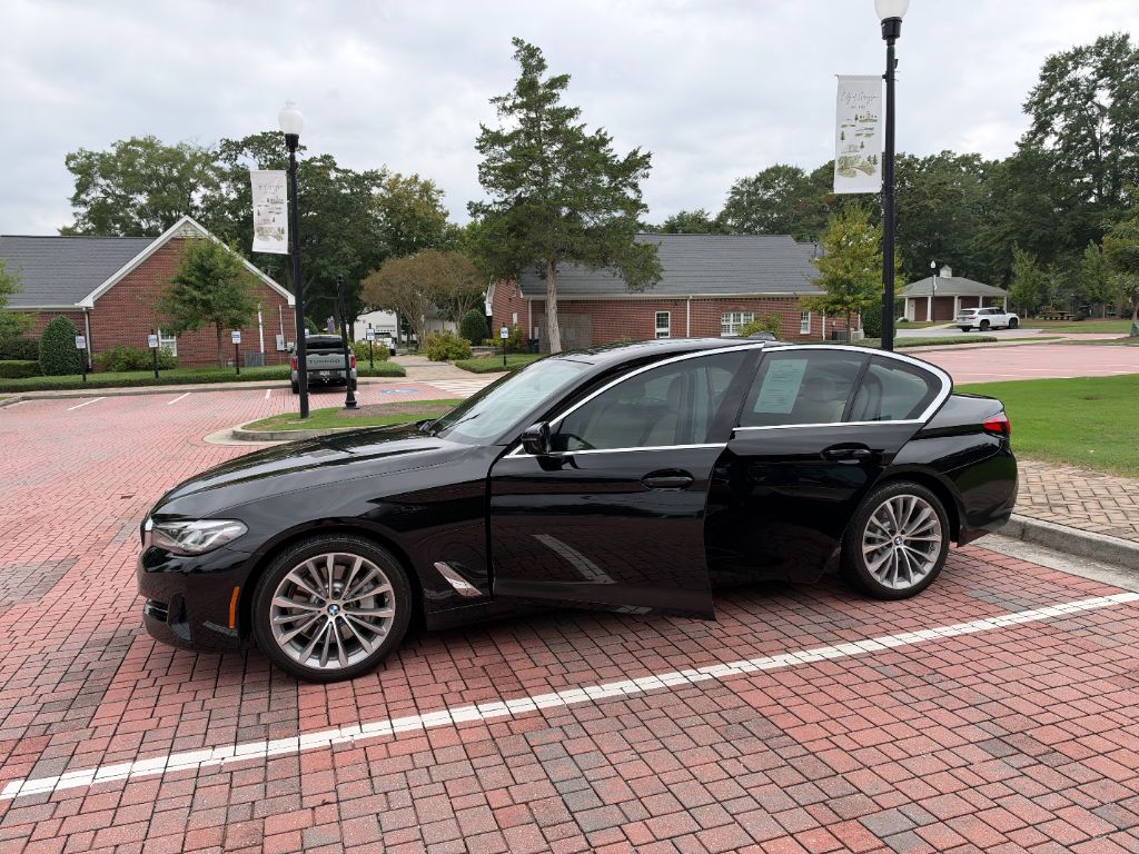 BMW 5 Series photo 5