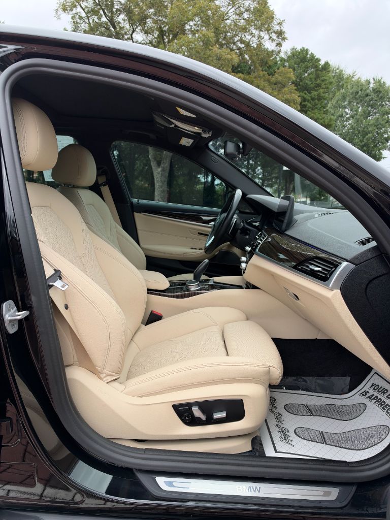 BMW 5 Series photo 10