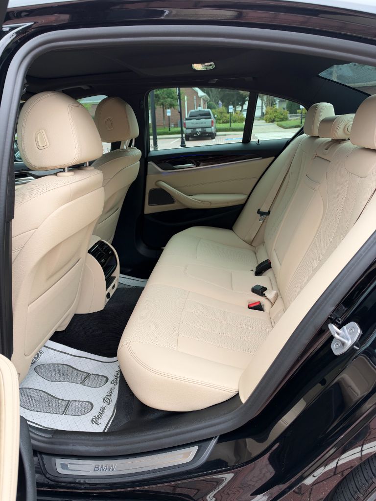 BMW 5 Series photo 14