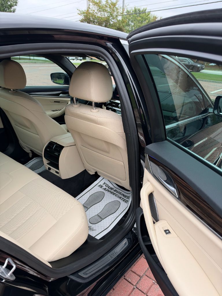 BMW 5 Series photo 11