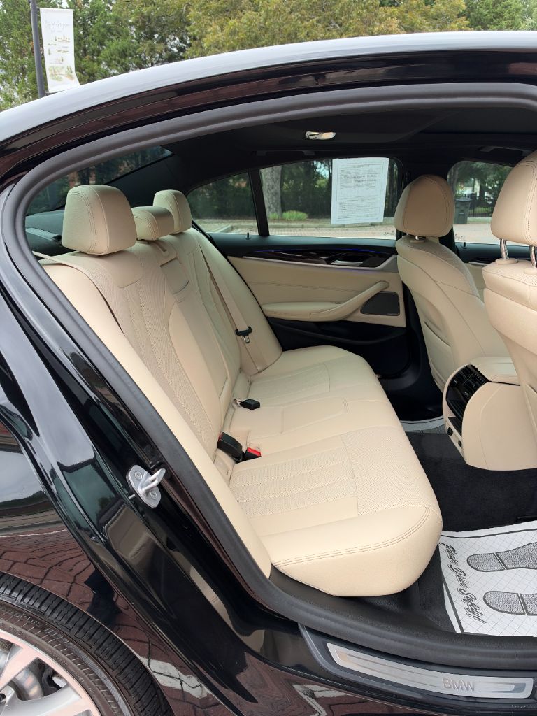 BMW 5 Series photo 12