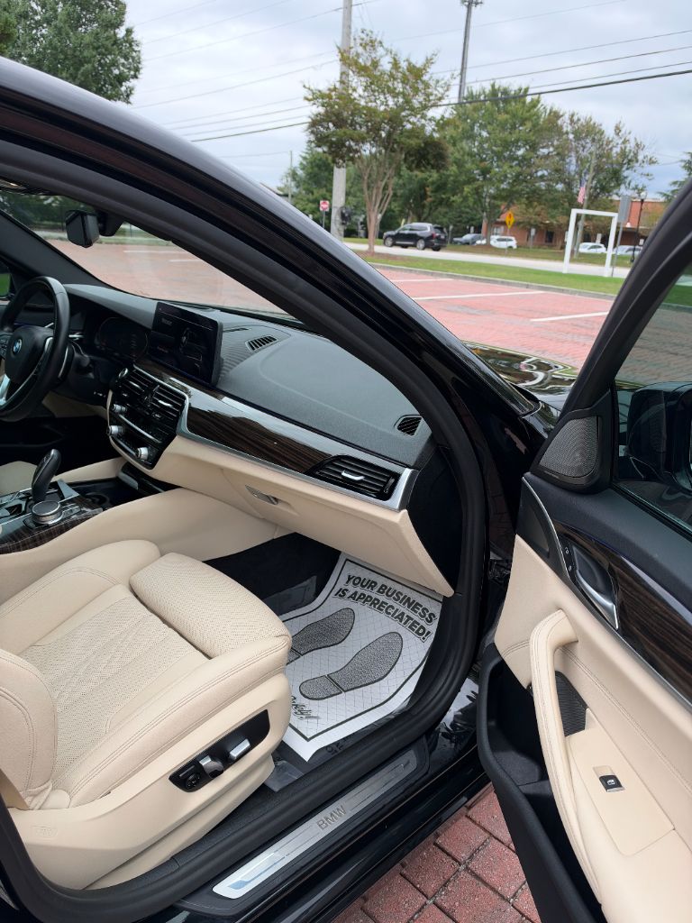 BMW 5 Series photo 9